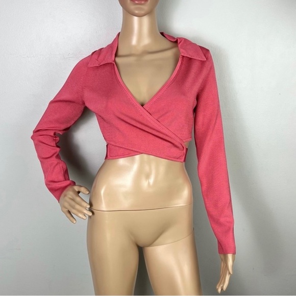 NEW CULT GAIA PINK KNIT CROPPED WRAP TOP - Picture 2 of 11